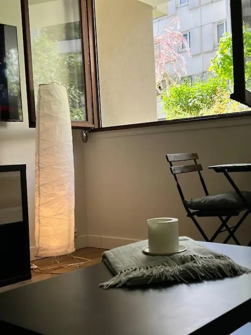 Studio Buttes Chaumont Refait A Neuf Paris 0*,