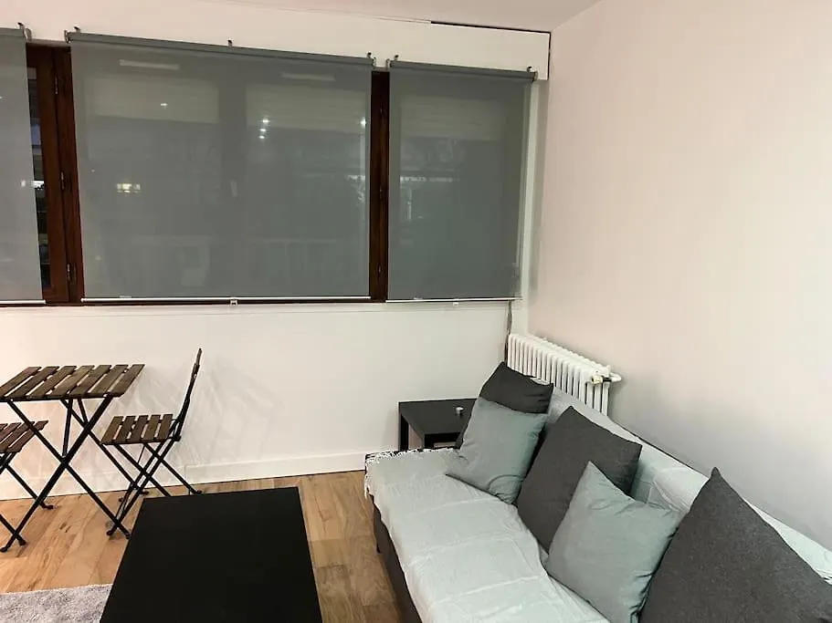 Studio Buttes Chaumont Refait A Neuf Paris 0*,  Frankrig