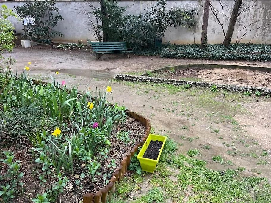 Studio Buttes Chaumont Refait A Neuf Paris 0*,  Frankrig